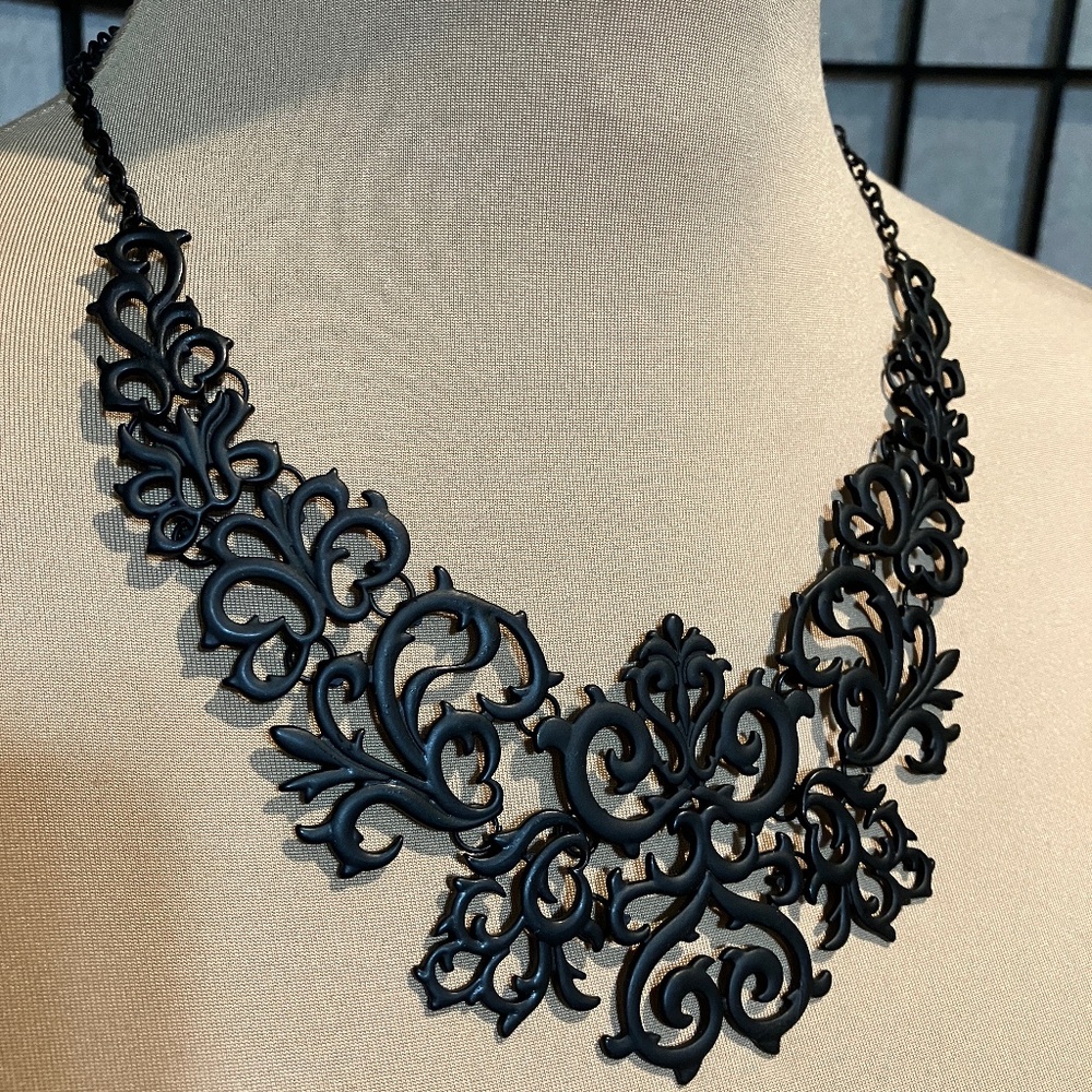 VINTAGE VICTORIAN MATTE BLACK METAL NECKLACE, LACE VINES, SCULPTED BIB